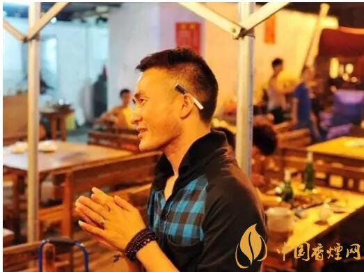 香煙夾耳朵上是怎么來(lái)的，耳夾煙是男人的專(zhuān)利